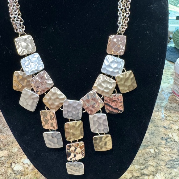 STATEMENT NECKLACE Tri color 18 in to 21 in adjustable Lobster clasp. EX… - Picture 6 of 14